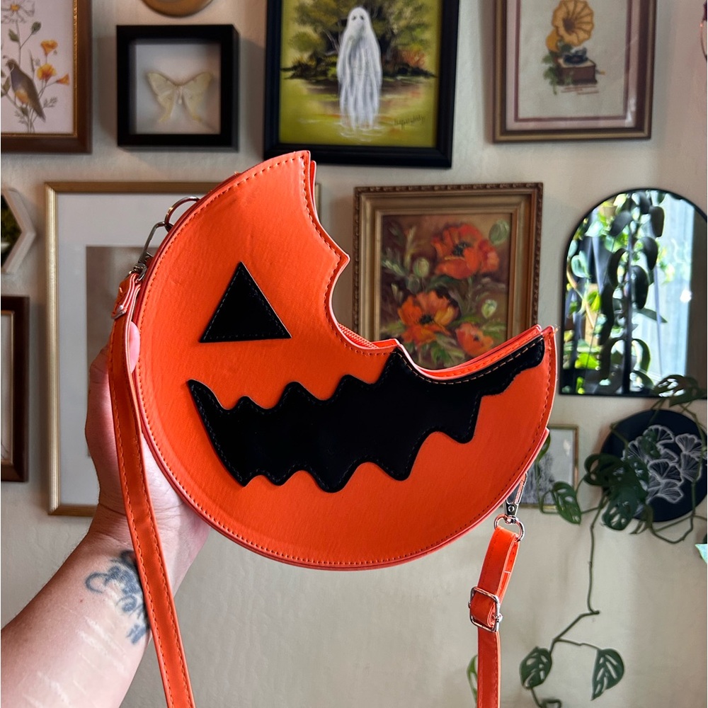 Sam’s Lollipop Crossbody Bag - Trick 'r Treat